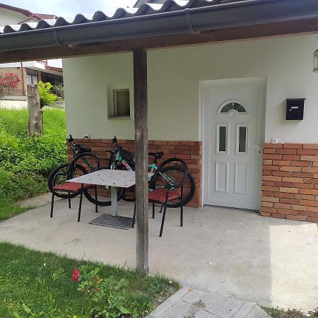 Lenilenii Bungalow Jajce Exteriér fotografie